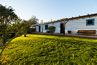 Uma noite em quarto económico com pequeno-almoço para 2 em Herdade da Corte em Tavira (Faro)