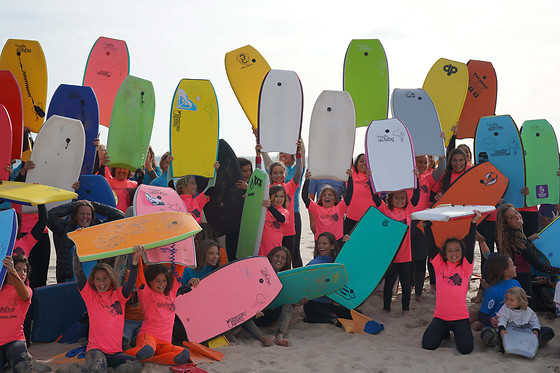 Aula de bodyboard para grupo | Escola Boogie Chicks em Carcavelos