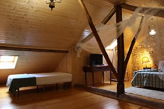 Uma noite em Casa Bohemia com pequeno almoço para 2 em Lameira da Longra em Tomar (Santarém)