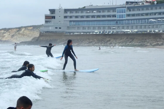 Três aulas de surf ou bodyboard para 1 by Praia Grande Surf School em Sintra (Lisboa)