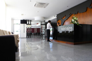 Uma noite em quarto duplo com pequeno almoço para 2 no Hotel Azinheira em Fátima (Santarém)