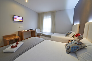 Uma noite em quarto duplo com pequeno almoço para 2 no Hotel Azinheira em Fátima (Santarém)