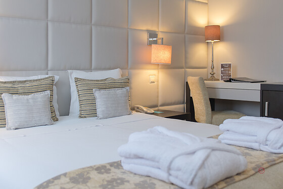 Uma noite com pequeno-almoço para 2 em Your Hotel & Spa Alcobaça em Vestiaria (Leiria)