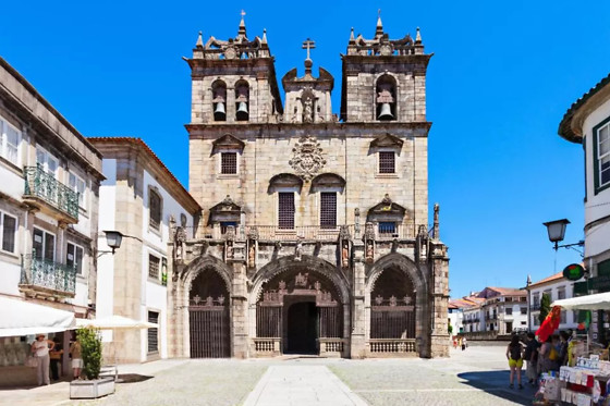 Uma Noite com Pequeno-Almoço para 2 | Porta Nova Collection House (Braga)