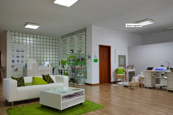 Uma massagem relaxante para 1 em Clínica Dra Cátia Amaral em Paços de Ferreira (Porto)