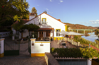 Uma noite em quarto familiar com pequeno almoço para 3 em A Saboeira - Turismo Rural*** em Belver (Portalegre)
