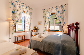 Uma noite em quarto familiar com pequeno almoço para 3 em A Saboeira - Turismo Rural*** em Belver (Portalegre)