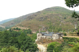 CASA GRANDE DA FERRERÍA DE RUGANDO