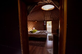 Uma noite em Yurt com pequeno almoço para 2 em Vale do Rossim Eco Resort em Gouveia (Guarda)