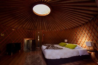 Uma noite em Yurt com pequeno almoço para 2 em Vale do Rossim Eco Resort em Gouveia (Guarda)