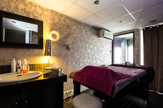 Julia Laurie's - photo 3