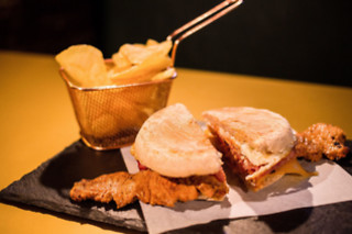 Um almoço ou jantar em El Train - Carruagem Bar (Caxias)