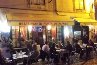 Pratos Típicos com Fado ao Vivo para 2 | Porta D'Alfama (Lisboa)