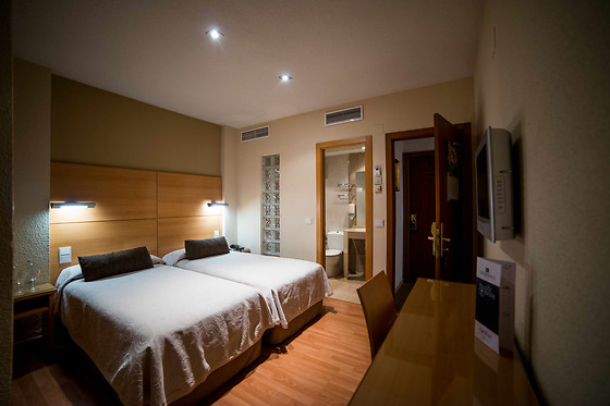 HOTEL SERRANO - photo 2