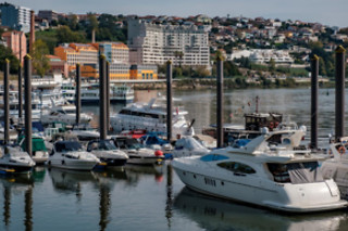 Uma noite com jantar para 2 em SLEEPBOAT Yacht (Porto)