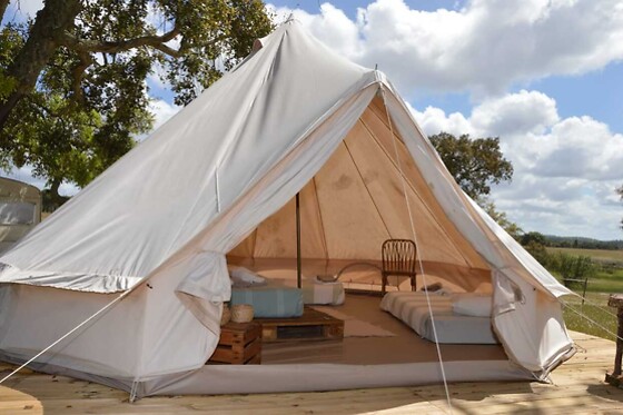 Uma noite em Tipi com pequeno-almoço para 2 em Direction South Glamping em Montargil (Portalegre)