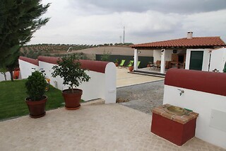 Uma noite em casa inteira com pequeno-almoço para 2 nas Casas de São Lázaro em Juromenha (Évora)