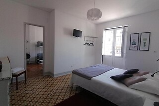 Uma noite em quarto duplo deluxe para 2 em Hostel Rossio Alcobaça (Leiria)