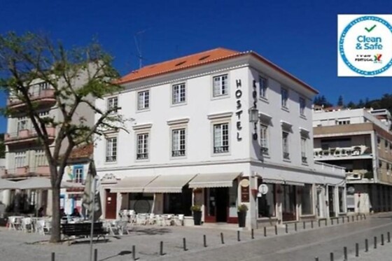 Uma noite em quarto duplo deluxe para 2 em Hostel Rossio Alcobaça (Leiria)