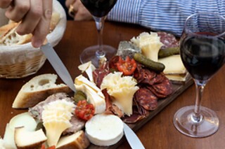 Cheque Gourmet para 2: Crie a sua própria tábua de queijos e enchidos | Le 17,45 - Bairro Alto