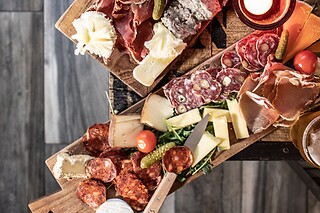 Cheque Gourmet para 2: Crie a sua própria tábua de queijos e enchidos | Le 17,45 - Bairro Alto