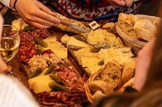 Cheque Gourmet para 2: Crie a sua própria tábua de queijos e enchidos | Le 17,45 - Bairro Alto