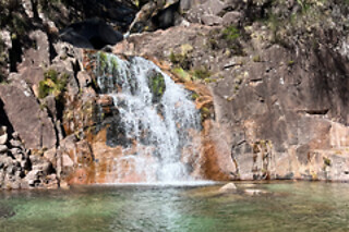 Tour de Jipe 4x4 com Guia para 1 | Lagoas e Cascatas no Parque Nacional Peneda-Gerês, 4h | Montesa (Arcos de Valdevez)