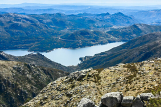 Tour de Jipe 4x4 com Guia para 1 | Lagoas e Cascatas no Parque Nacional Peneda-Gerês, 4h | Montesa (Arcos de Valdevez)