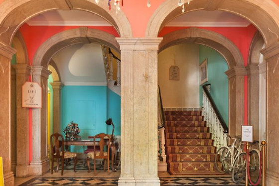 Uma noite em quarto duplo superior com pequeno-almoço para 2 em The Independent Hostel & Suites (Lisboa)