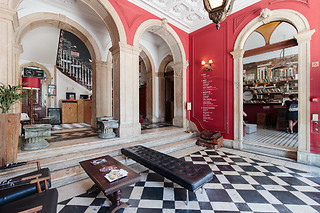 Uma noite com pequeno-almoço para 2 em Independente Principe Real (Lisboa)