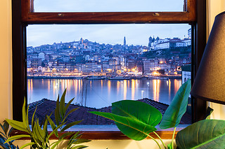 Uma noite em quarto duplo/twin standard com pequeno-almoço para 2 em The House of Sandeman Hostel & Suites em Vila Nova de Gaia (Porto)