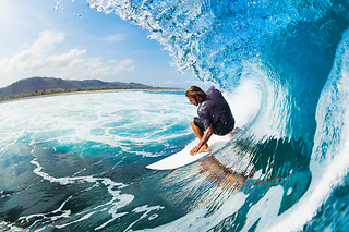 Uma aula de surf para 1 em Onda Pura - Surf School em Matosinhos (Porto)