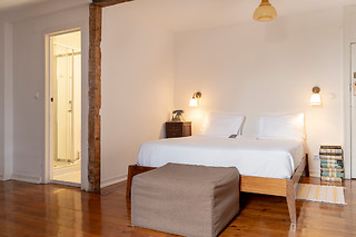 Uma noite em quarto duplo superior com pequeno-almoço para 2 em The Independent Hostel & Suites (Lisboa)