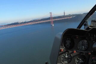 Passeio de Helicóptero por Belém para 2 com a Lisbon Helicopters