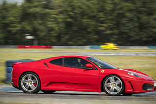 Volta ao autódromo em Ferrari F430 F1 | Ferrari Rent em Braga