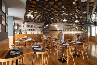 Um almoço ou jantar para 2 em Seis Wine Bar - Garrafeira & Petiscos (Lisboa)