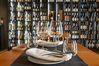 Um almoço ou jantar para 2 em Seis Wine Bar - Garrafeira & Petiscos (Lisboa)
