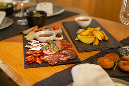 SEIS WINE BAR - GARRAFEIRA & PETISCOS
