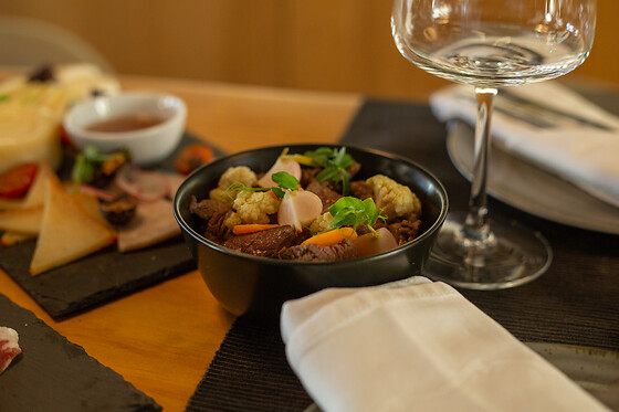 Um almoço ou jantar para 2 em Seis Wine Bar - Garrafeira & Petiscos (Lisboa)