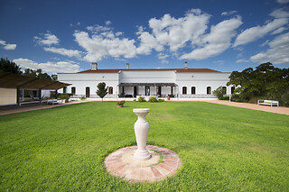 Uma noite com pequeno-almoço para 2 | Alentejo Star Hotel**** - Beja