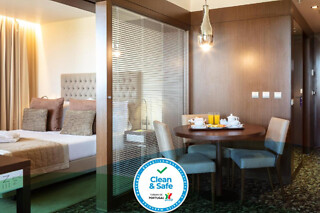 Uma noite em quarto duplo com pequeno-almoço para 2 em Neya Lisboa Hotel**** (Lisboa)