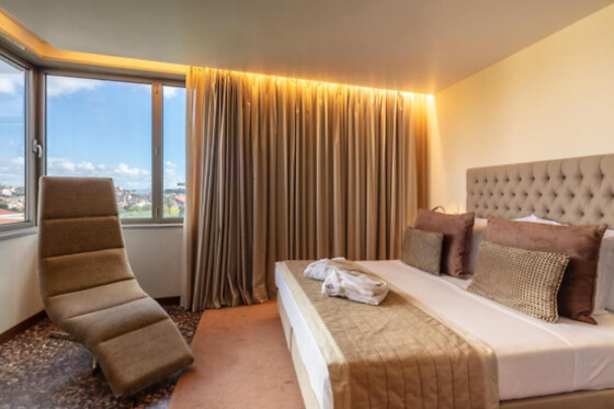 Uma noite em quarto duplo com pequeno-almoço para 2 em Neya Lisboa Hotel**** (Lisboa)
