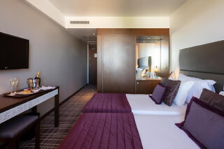Uma noite em quarto duplo com pequeno-almoço para 2 em Neya Lisboa Hotel**** (Lisboa)