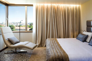 Uma noite em quarto duplo com pequeno-almoço para 2 em Neya Lisboa Hotel**** (Lisboa)
