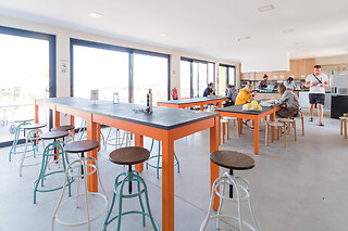 Uma noite em quarto duplo com pequeno-almoço para 2 em WOT Ericeira Surf Hostel em Ericeira (Lisboa)