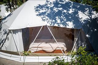 Uma noite em Dome ou Cocoon com pequeno-almoço para 2 em Quinta do Abacate Glamping Park em Angra do Heroísmo (Açores)