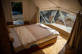 Uma noite em Dome ou Cocoon com pequeno-almoço para 2 em Quinta do Abacate Glamping Park em Angra do Heroísmo (Açores)