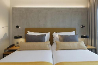 Uma noite em quarto duplo com pequeno-almoço para 2 em Neya Porto Hotel**** (Porto)