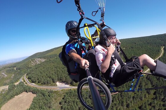 Batismo de voo de parapente em Montalegre | para 2 - 1h | Landfor Adventure Sports (Vila Real)