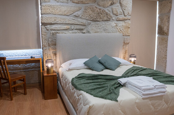 Uma noite em quarto duplo com pequeno-almoço para 2 em The Village House em Carrazeda de Ansiães (Bragança)